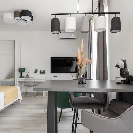 Studio Apartment Home شقة *