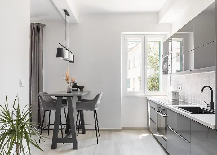 Studio Apartment Home *