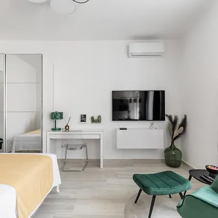 Studio Apartment Home Split
