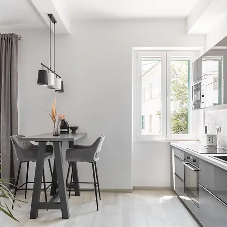 Studio Apartment Home *