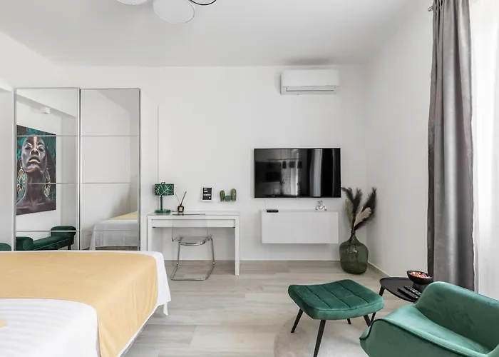 Studio Apartment Home Split